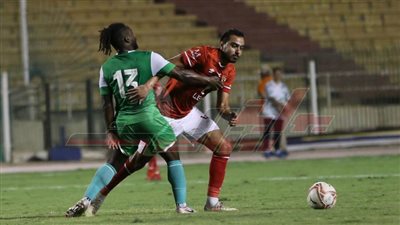 التعادل السلبي يحسم نتيجة الشوط الأول بين  الأهلي وإيسترن كومباني