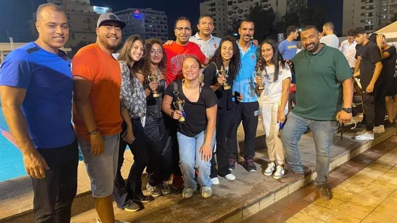 فرق سباحة النادي