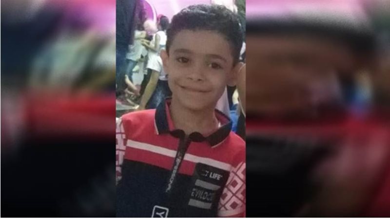 الطفل الضحية وشقيقتيه