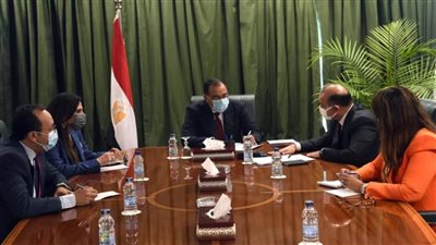 رئيس الوزراء يشيد بدور 