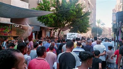 أهالي بنها يشيعون جنازة ضحية انهيار المنزل القديم في كفر الجزار 