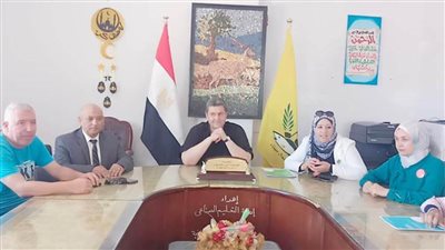 وكيل الوزارة يكرم المعلمين المشاركين في البرنامج القومي للتدريب 