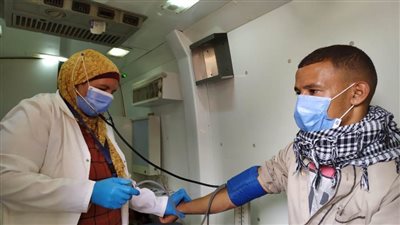 علاج 1900 مواطن في قافلة نفذتها الصحة ضمن حياة كريمة ببني سويف