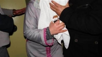 ضبط سيدة لقيامها بالنصب على المواطنين والاستيلاء على أموالهم بزعم توظيفها بالبحيرة