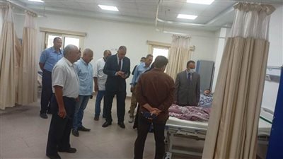 نائب محافظ المنيا يتابع حالة المصابين في تصادم أتوبيس بسيارة نقل بالصحراوي الشرقي