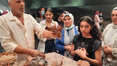 ورشة لتعليم فن صناعة الفخار بمتحف الحضارة