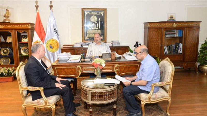 محافظ أسيوط يلتقي