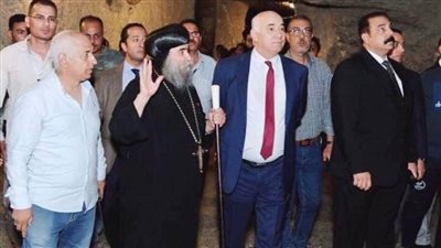 القيادات الأمنية بأسيوط يقدمون التهنئة للأقباط باحتفالات دير العذراء بدرنكة.. (صور)