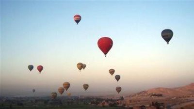 تحليق 20 رحلة بالون طائر بالأقصر تقل 480 سائحا من مختلف الجنسيات
