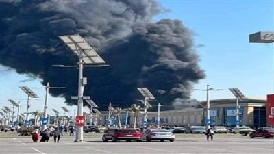 النيابة العامة تعاين موقع حريق كارفور في الإسكندرية