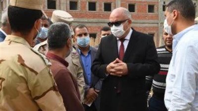 محافظ قنا يتفقد مشروعات حياة كريمة بقرية الكلالسة مركز قوص ورصف الطرق بقنا