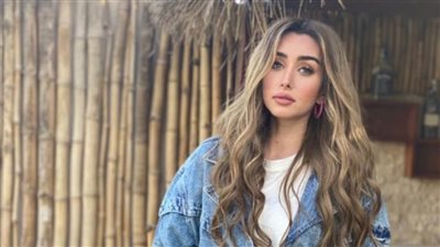 هنا الزاهد تؤدي مناسك العمرة وتوثق اللحظة بصورة