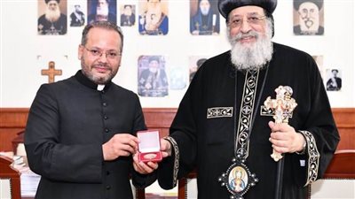 البابا تواضروس يستقبل السكرتير السابق لبابا الفاتيكان لتقديم واجب العزاء