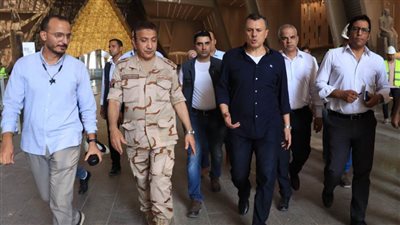وزير السياحة والآثار يتفقد المتحف المصري الكبير