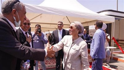 وزيرة البيئة تتفقد عددا من المنشآت الصناعية بمدينة السادس من أكتوبر