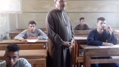 رئيس منطقة سوهاج يتفقد امتحانات الدور الثاني للشهادة الثانوية الأزهرية 