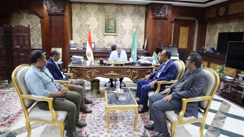 محافظ المنيا خلال