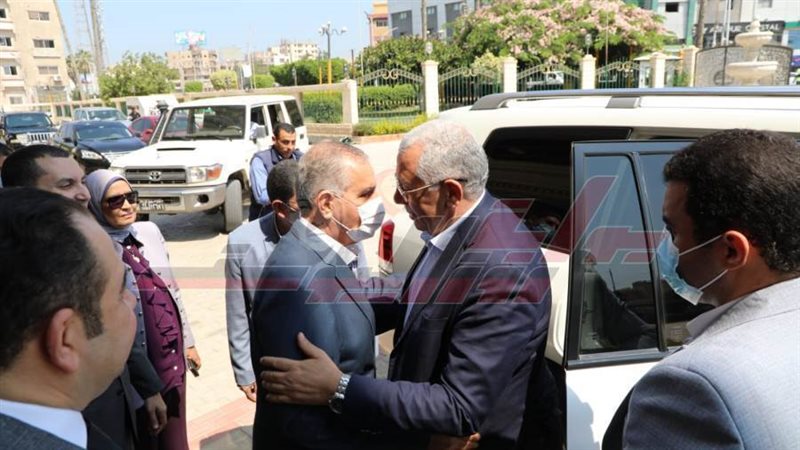 المحافظ يستقبل وزير