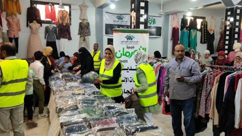 توزيع ٦٠٠٠ قطعة ملابس