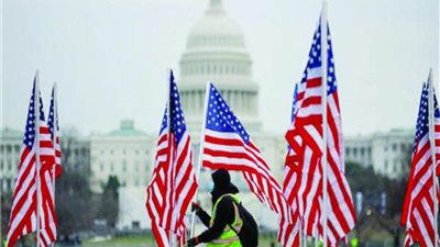 استطلاع: 74% من الأمريكيين يعتقدون أن الولايات المتحدة تسير في الاتجاه الخاطئ