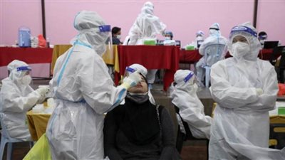 تباين الإصابات اليومية جراء كورونا بعدد من الدول العربية