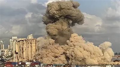انهيار الجزء الشمالي لصوامع ميناء بيروت البحري