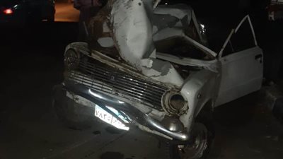 إصابة 3 أشخاص في حادث تصادم سيارة ملاكي بعمود إنارة بأسيوط.. صور