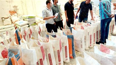 ضبط مصنع يقوم بخلط مكونات أعلاف منتهية الصلاحية بالبحيرة