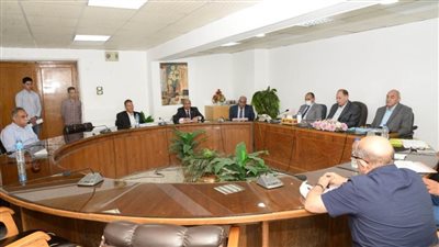 محافظ أسيوط يترأس اجتماع لجنة اختيار القيادات لشغل عدد من الوظائف القيادية