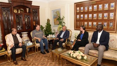 محافظ أسيوط يلتقي مسؤولي الوكالة الامريكية للتنمية الدولية 