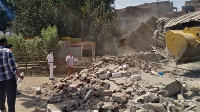 إزالة 47 حالة تعدٍ على أراضٍ زراعية وأملاك الدولة بأسيوط خلال يوم