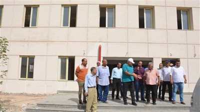 محافظ الوادي الجديد يتابع سير الأعمال بالمدينة الشبابية وفندق الخارجة  