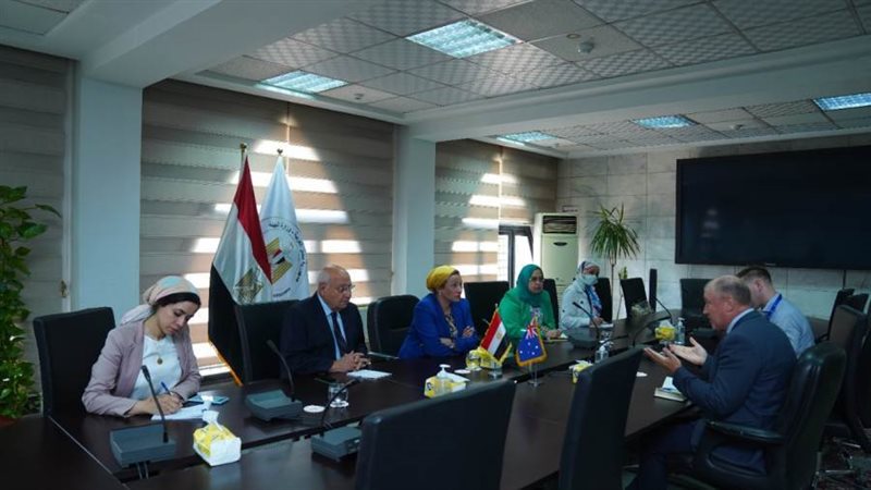 وزيرة البيئة معجلين