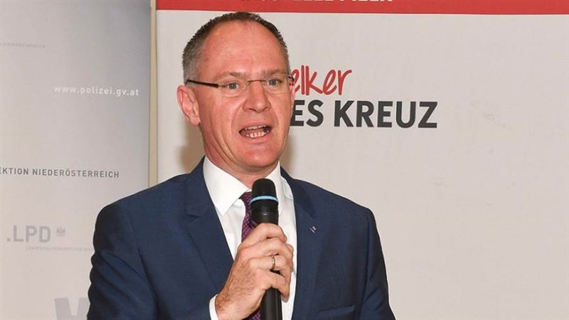 جيرهارد كارنر وزير