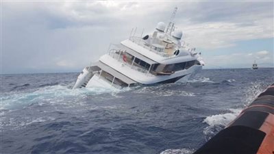 غرق يخت ضخم بملايين الدولارات قبالة سواحل إيطاليا