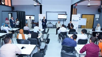 رئيس جامعة سوهاج يكرم ١٠٠ متدرب اجتازوا دورة ريادة الأعمال بحاضنة مسار 
