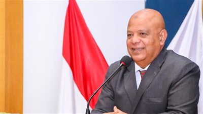 رئيس ميناء دمياط يتفقد إدارات الهيئة ومبنى الخدمات اللوجيستية