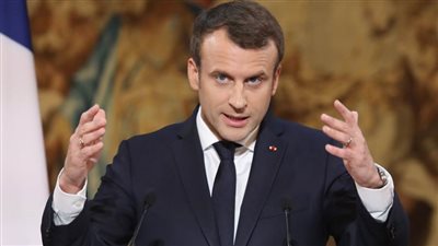 الرئيس الفرنسي يطالب الجزائر بطي الماضي وفتح صفحة جديدة في العلاقات مع بلاده