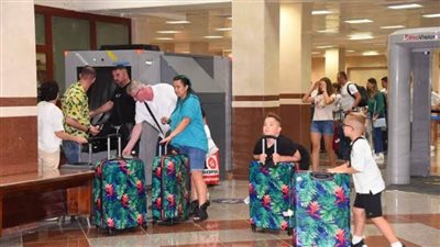 مطروح تستقبل أولى رحلات الشارتر القادمة من رومانيا على متنها 146 سائحا