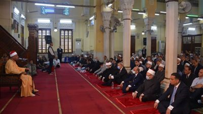 الوزراء الثلاثة ومحافظ القليوبية يؤدون صلاة الجمعة بمسجد ناصر ببنها