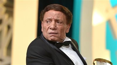 صورة عادل إمام تتصدر الترند.. فما حقيقتها؟