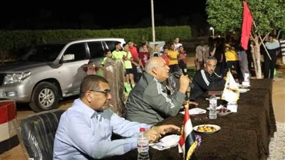 محافظ الوادي الجديد عقد مؤتمرًا جماهيريًا مع أهالي قرى الداخلة 