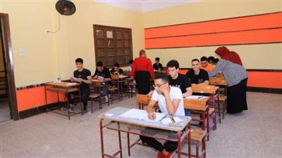 التعليم: طلاب الثانوية العامة (الدور الثاني) يؤدون امتحان (الديناميكا)
