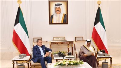 ولي عهد الكويت يتسلم رسالة خطية من الرئيس الفلسطيني تتعلق بالقضايا المشتركة