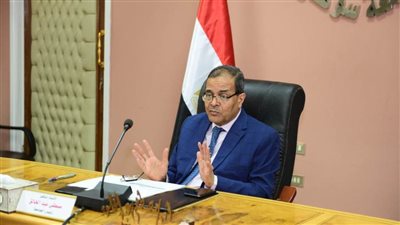 رئيس جامعة سوهاج يعقد اجتماعًا طارئًا مع لجنة وضع استراتيجية التغيرات المناخية للتجهيز