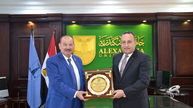 رييس جامعة الإسكندرية