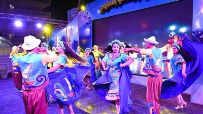 فرقة التنورة التراثية تشعل ليالي 