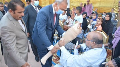 تجهيز 29 عروسة وتسليم أجهزة تعويضية وتفقد معرض وافتتاح حمام سباحة بالقليوبية