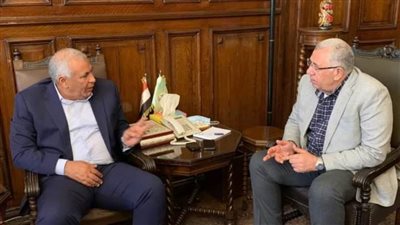 وزير الزراعة ومحافظ الوادي الجديد يناقشان موقف المشروعات الزراعية بنطاق المحافظة