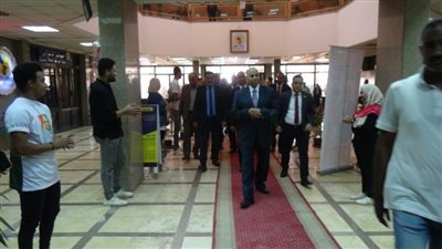 تكريمًا له.. ممر شرفي لرئيس جامعة المنيا.. (صور)